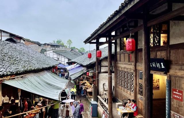精心“梳妆” 西安浐灞国际港提前进入“春节模式”